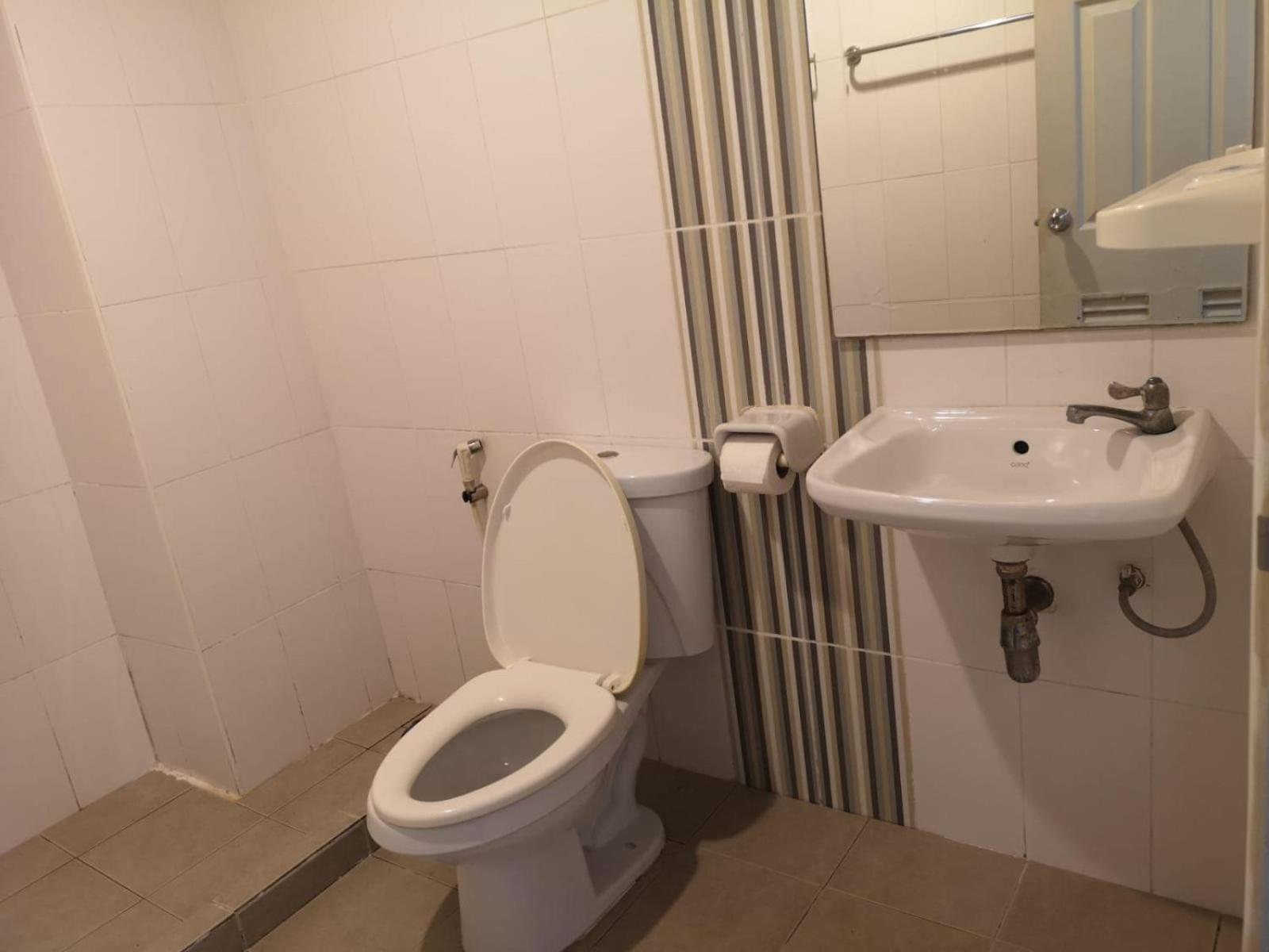 Hotel Kjs Pattaya Extérieur photo