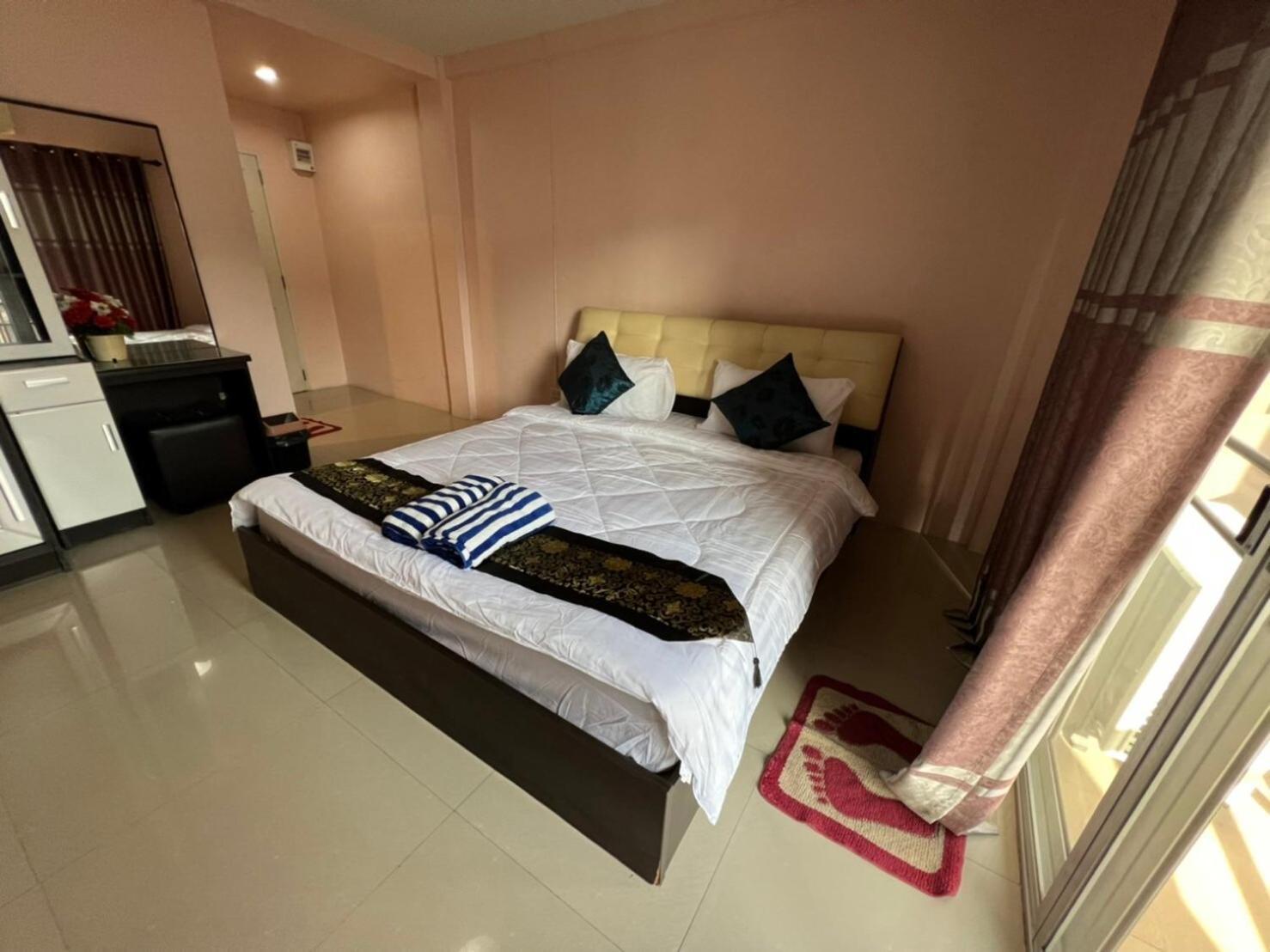Hotel Kjs Pattaya Extérieur photo