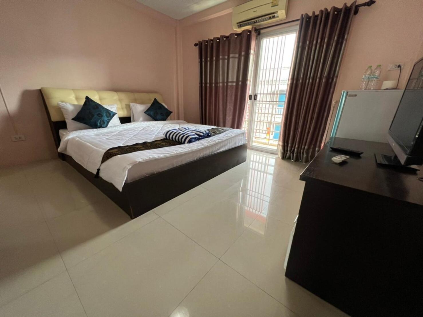 Hotel Kjs Pattaya Extérieur photo