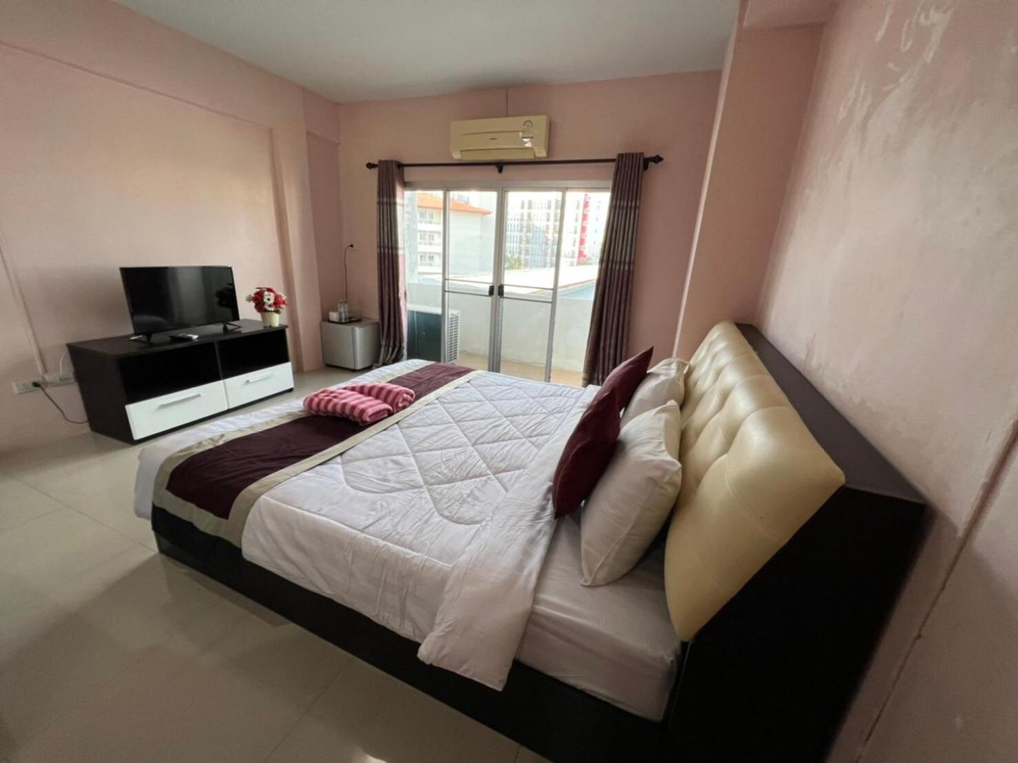 Hotel Kjs Pattaya Extérieur photo