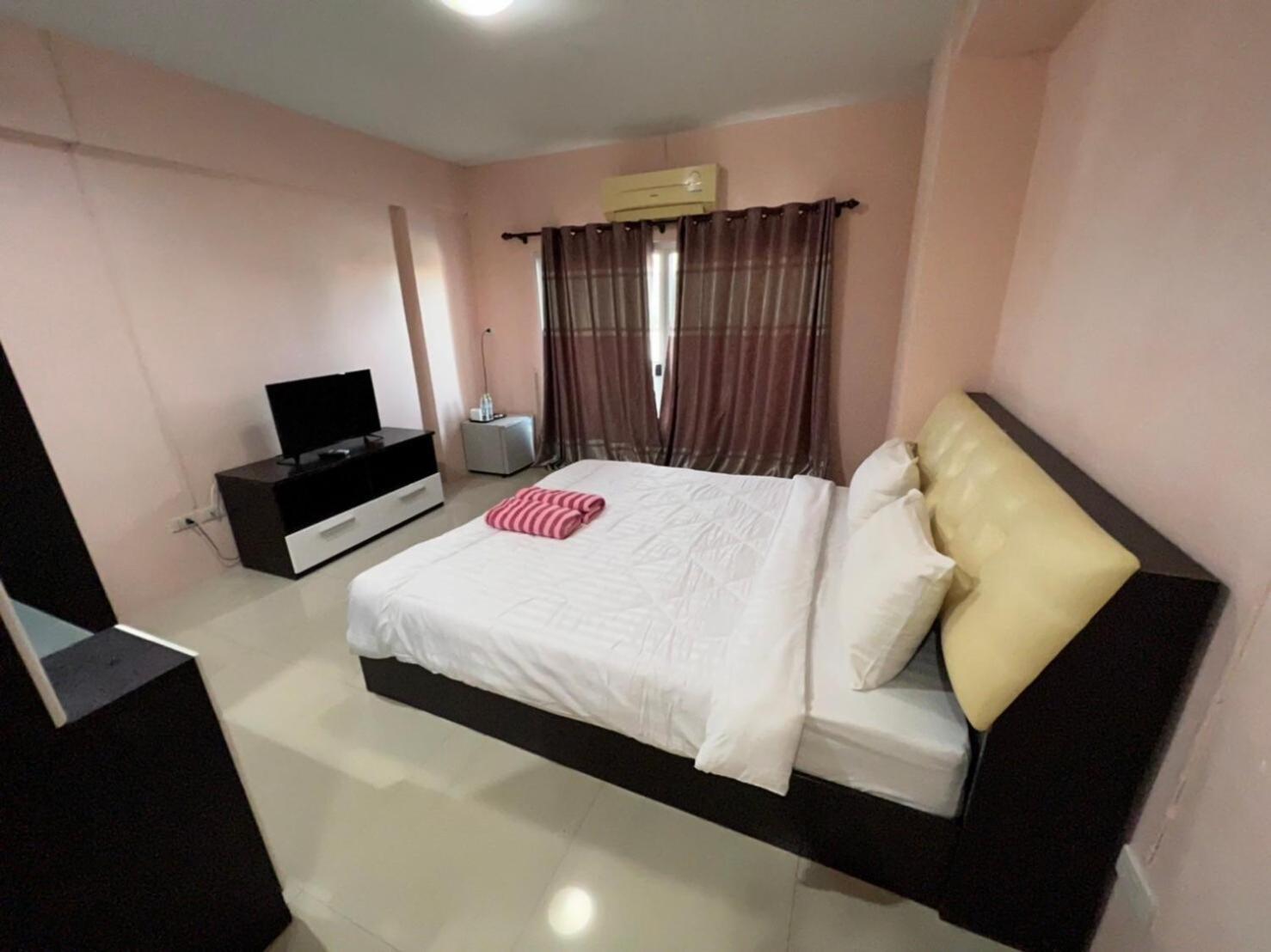 Hotel Kjs Pattaya Extérieur photo