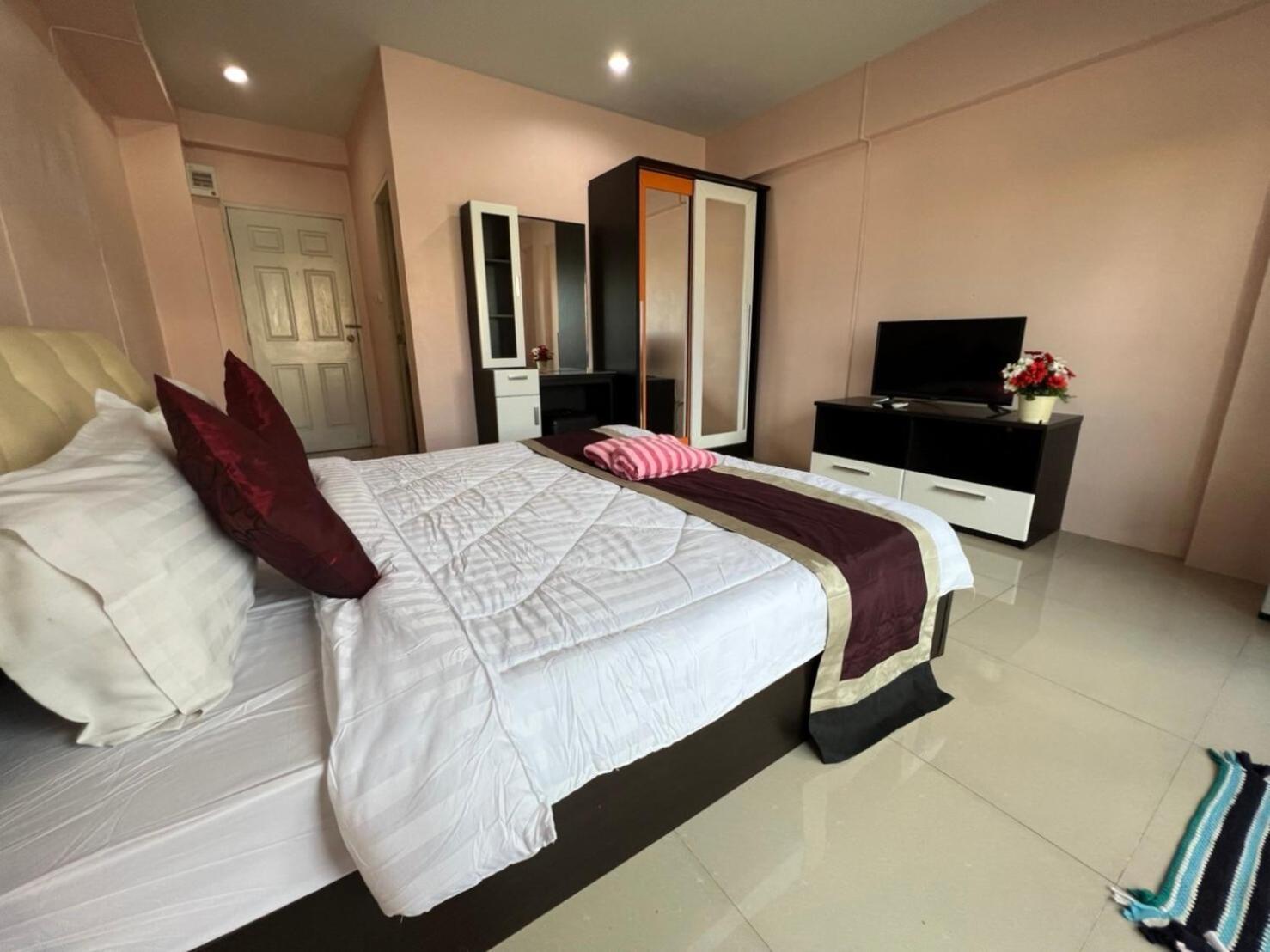 Hotel Kjs Pattaya Extérieur photo
