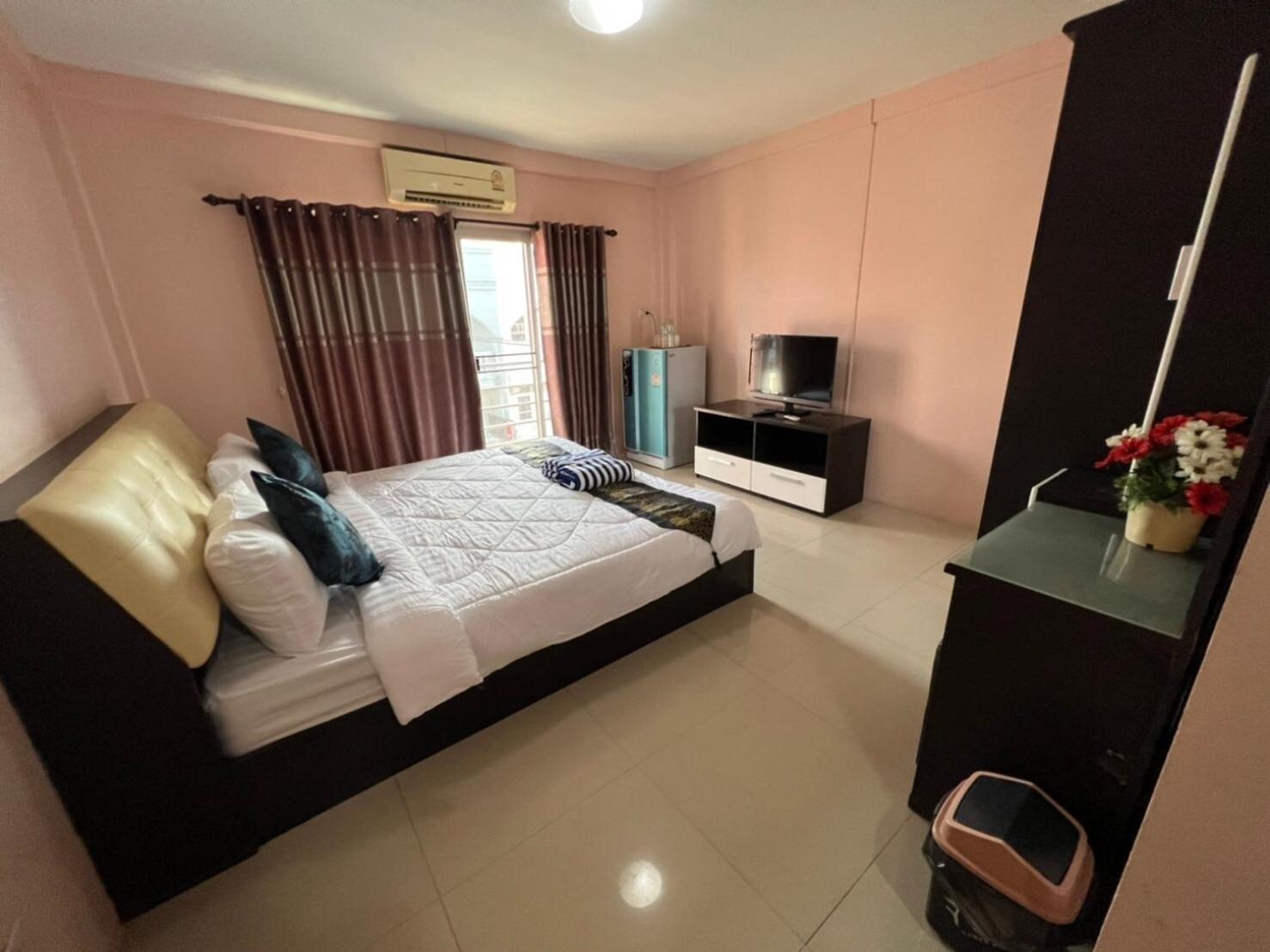 Hotel Kjs Pattaya Extérieur photo