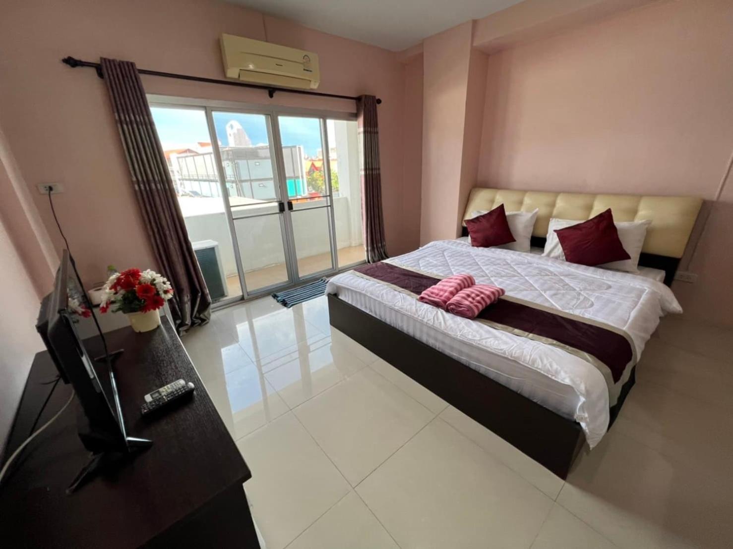 Hotel Kjs Pattaya Extérieur photo