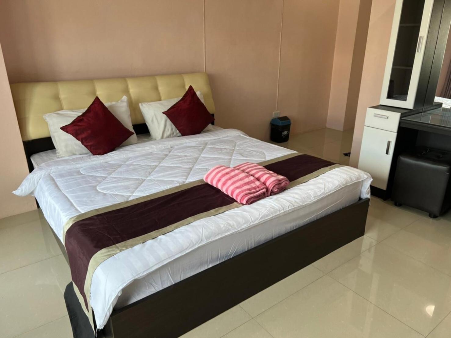 Hotel Kjs Pattaya Extérieur photo